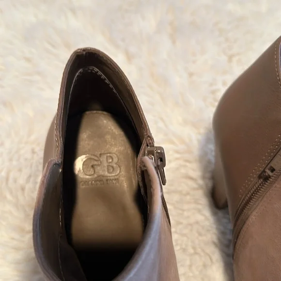 Gianni Bini ankle boots. Suede and leather. Size 9. Never worn. - Picture 7 of 10